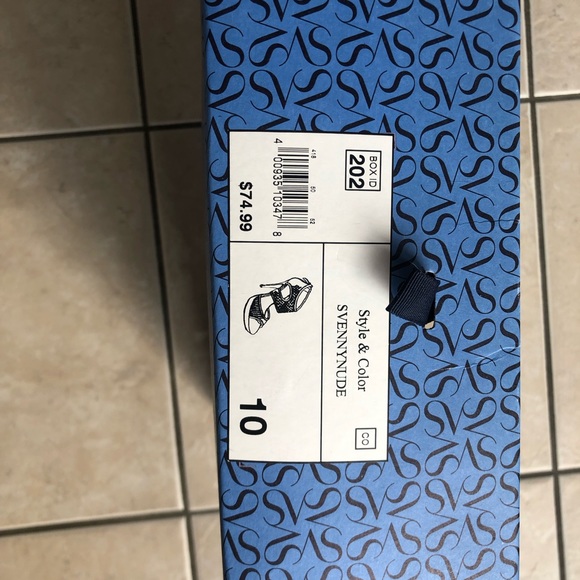 Vera Wang- Tan/Beige Heels. Size 10. - Picture 4 of 4